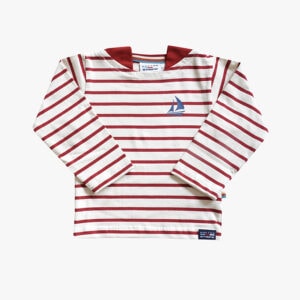 Klassiek kindershirt in de kleur Naturel - Bordeauxrood met opdruk Bootje